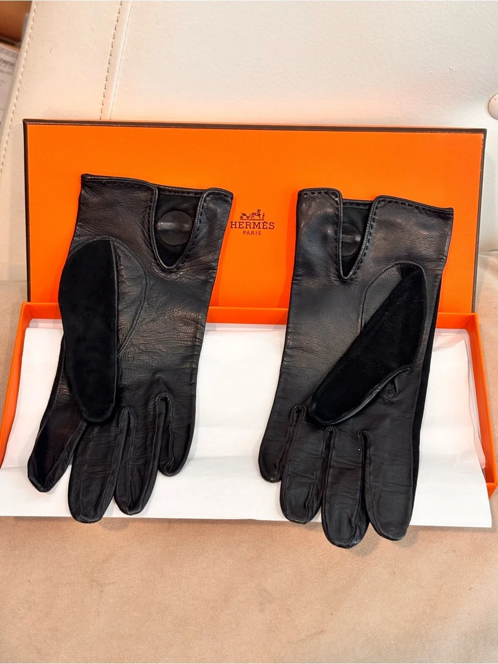 Hermés Black Suede & Lambskin Leather Chaine d’Ancre Women’s Gloves W/ Box